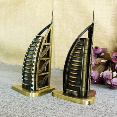 Lugger Dubai Statue
