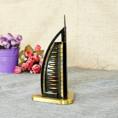 Lugger Dubai Statue